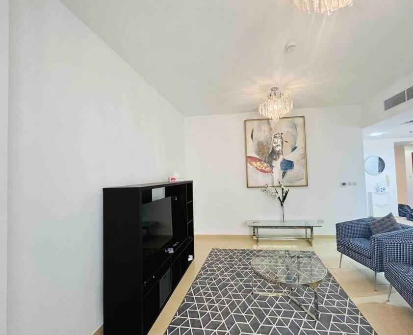 Jbr Sea View 2 Bedroom Apartment *